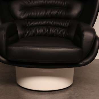 Elda lounge chair fiberglass white black leather iconic (1)