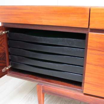 FA 66 sideboard rosewood Danish design collectible rare (10)