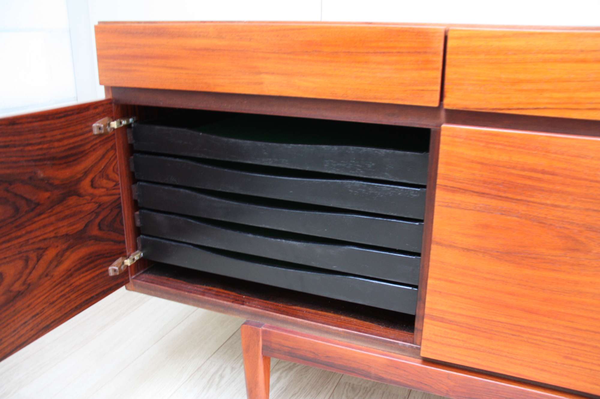 FA 66 sideboard rosewood Danish design collectible rare (10)