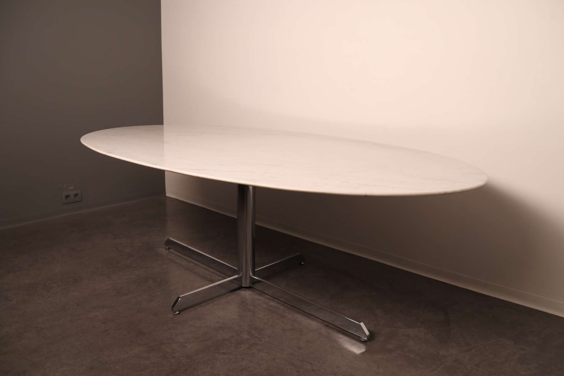 Florence Knoll dining table for Roche Bobois (2)