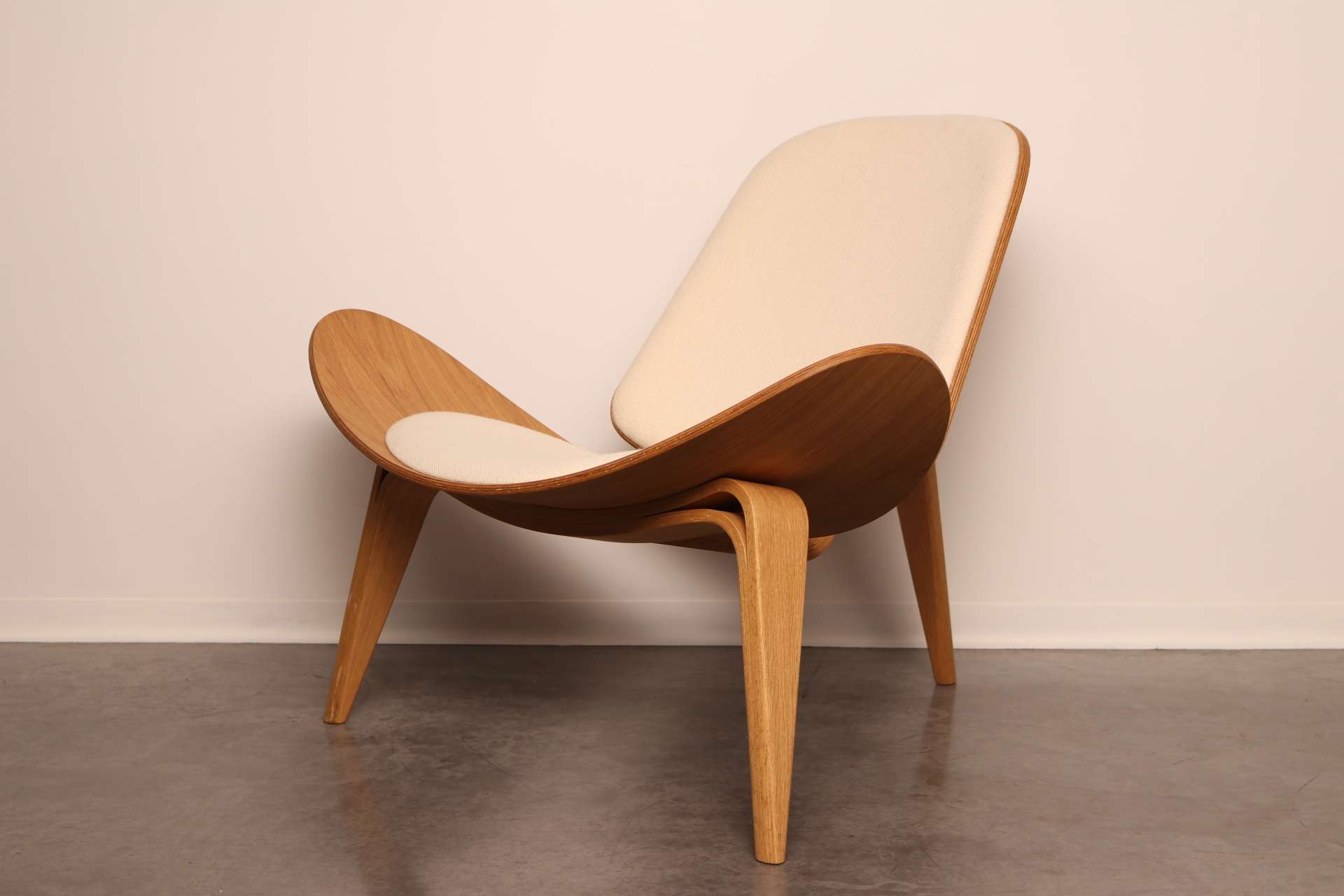 iconic design Hans Wegner Carl Hansen CH07 shell chair (11)