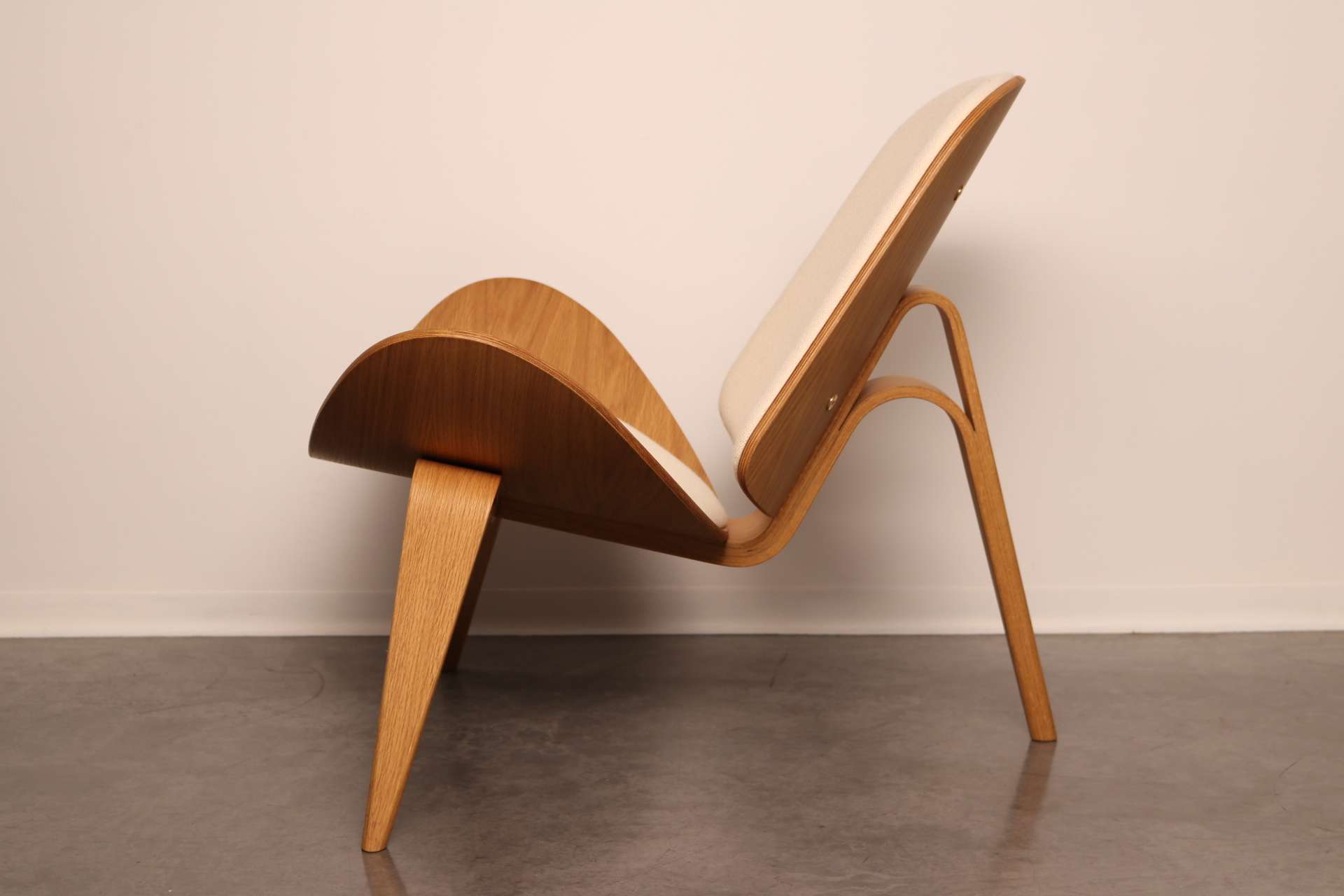 iconic design Hans Wegner Carl Hansen CH07 shell chair (12)