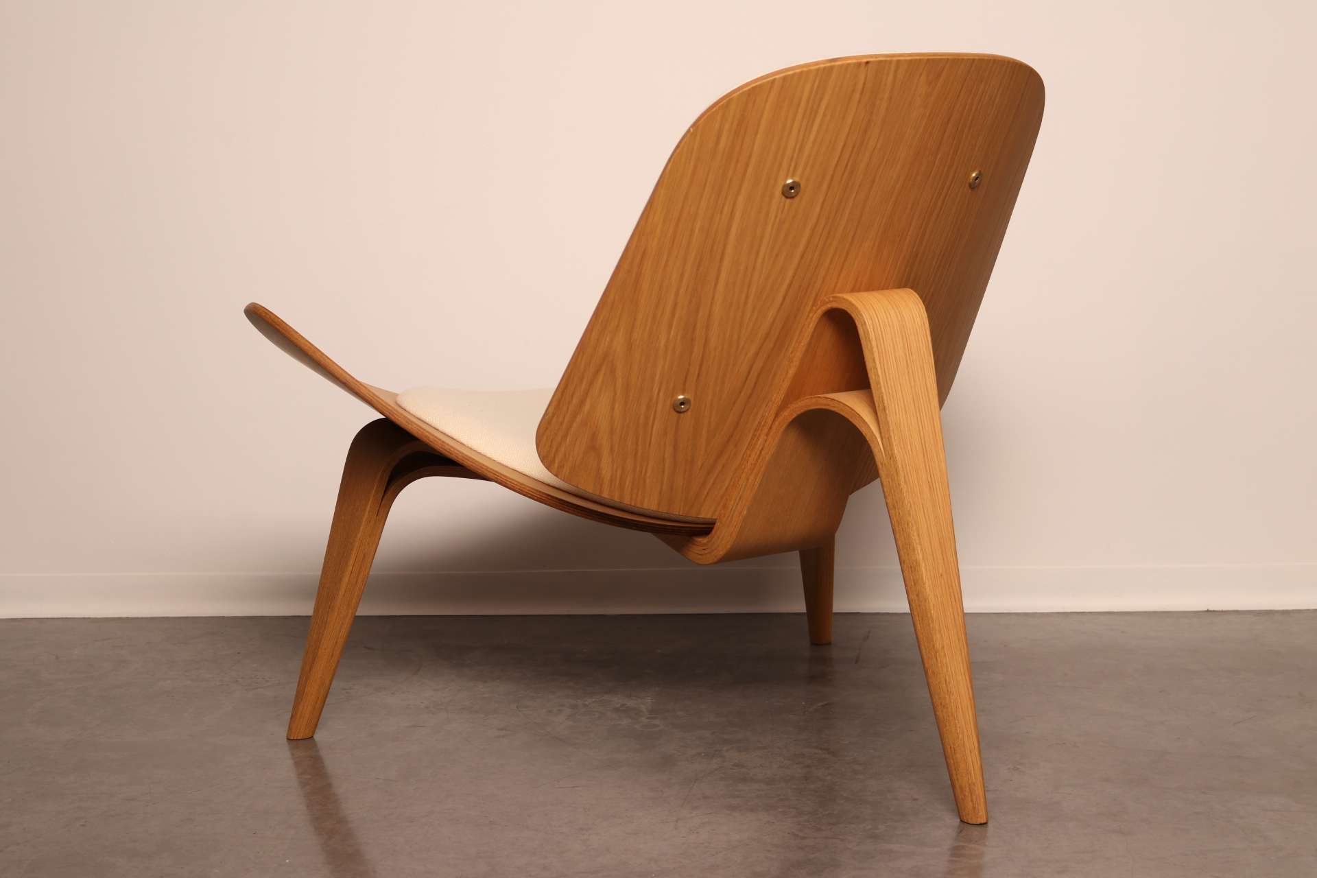 iconic design Hans Wegner Carl Hansen CH07 shell chair (6)