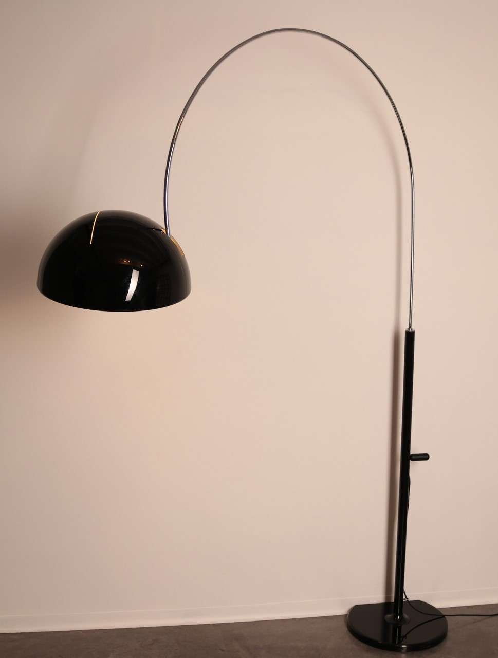 Joe Colombo arc lamp black design midcentury (5)
