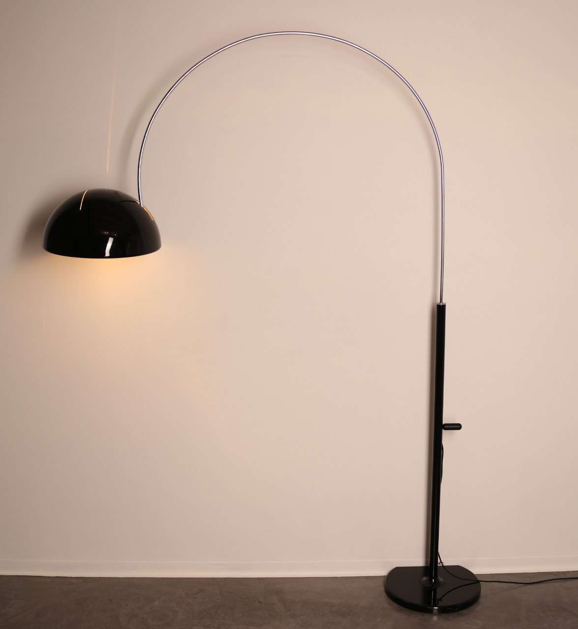Joe Colombo arc lamp black design midcentury (6)