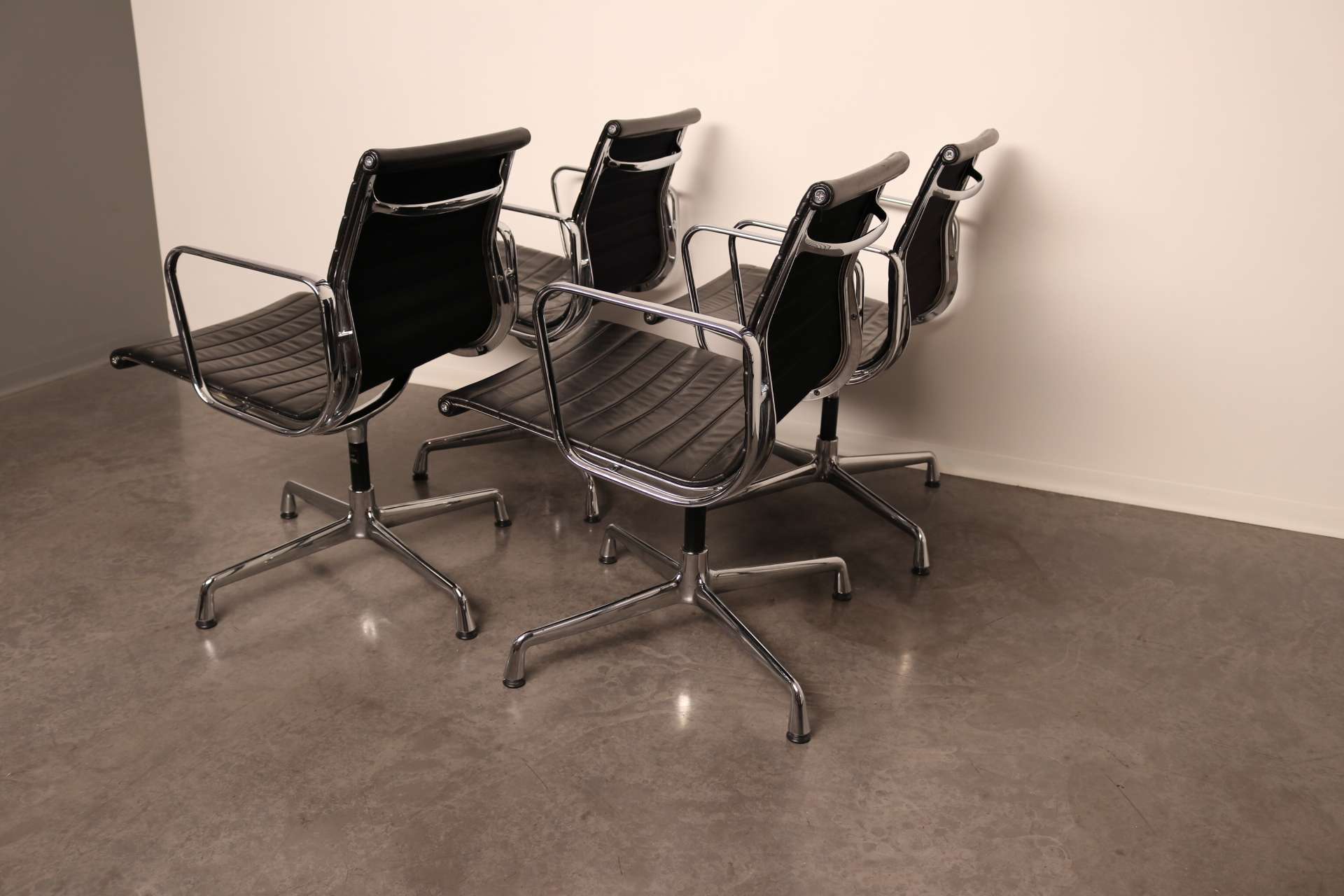 Office chairs Aluminium Chairs EA 108 black leather (2)