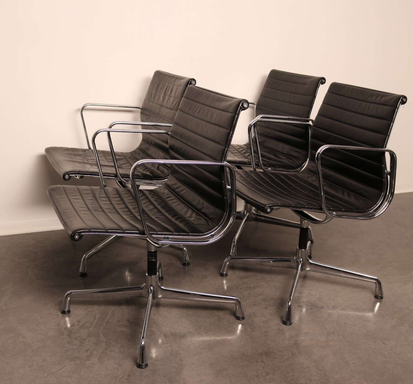 Office chairs Aluminium Chairs EA 108 black leather (6)