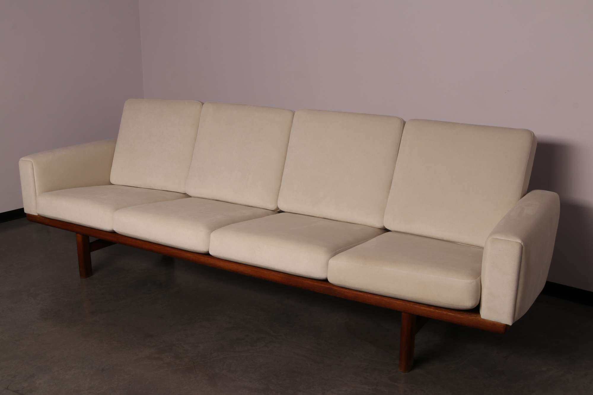 Scandinavian design sofa Wegner cream white (2)