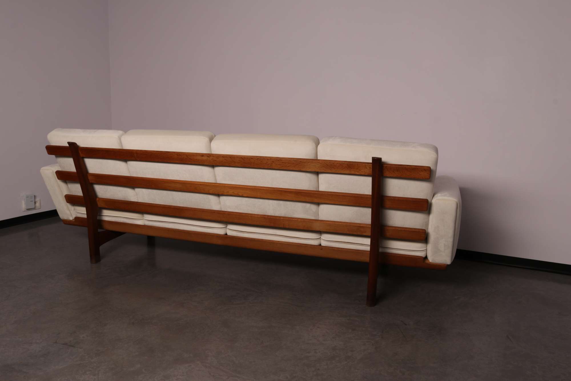 Scandinavian design sofa Wegner cream white (3)
