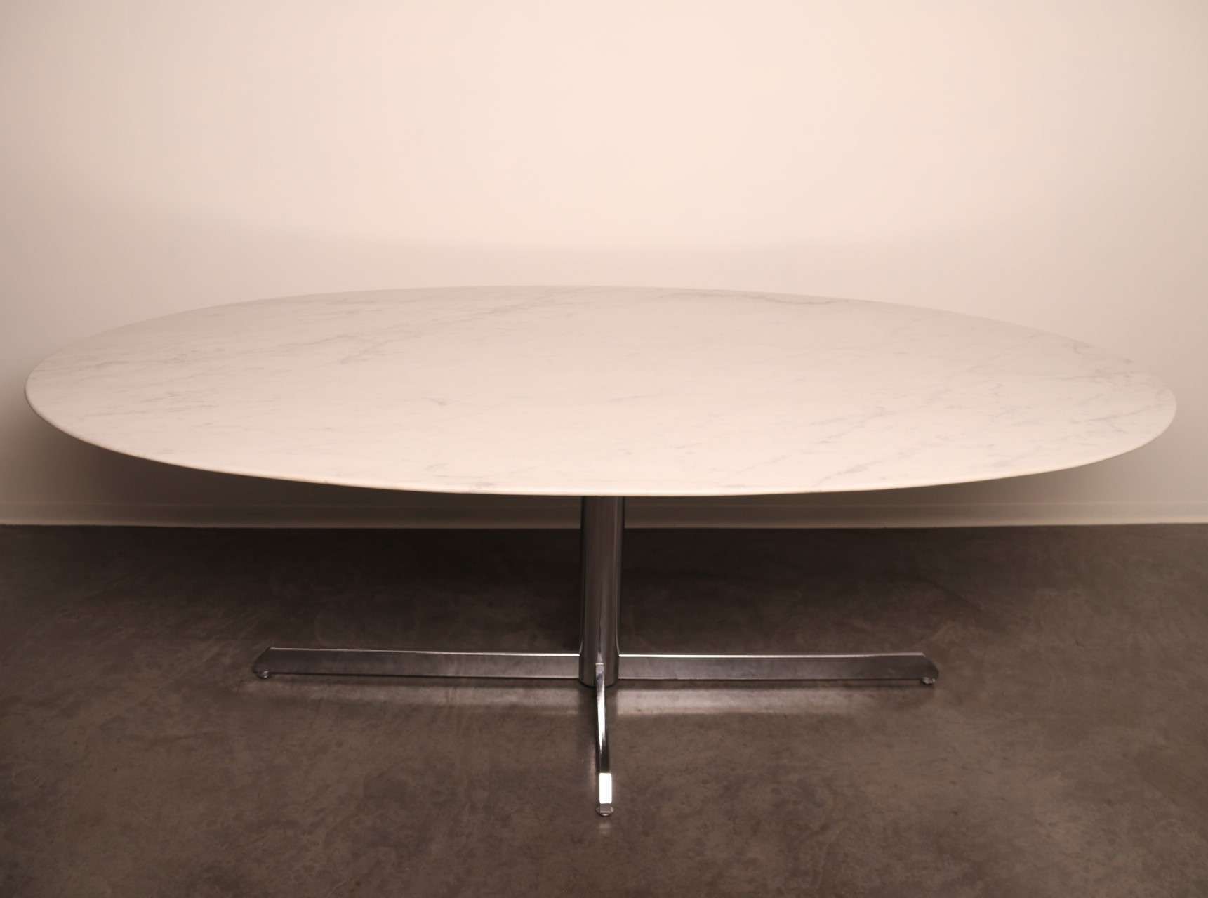 White Arabescato marble table iconic design (3)