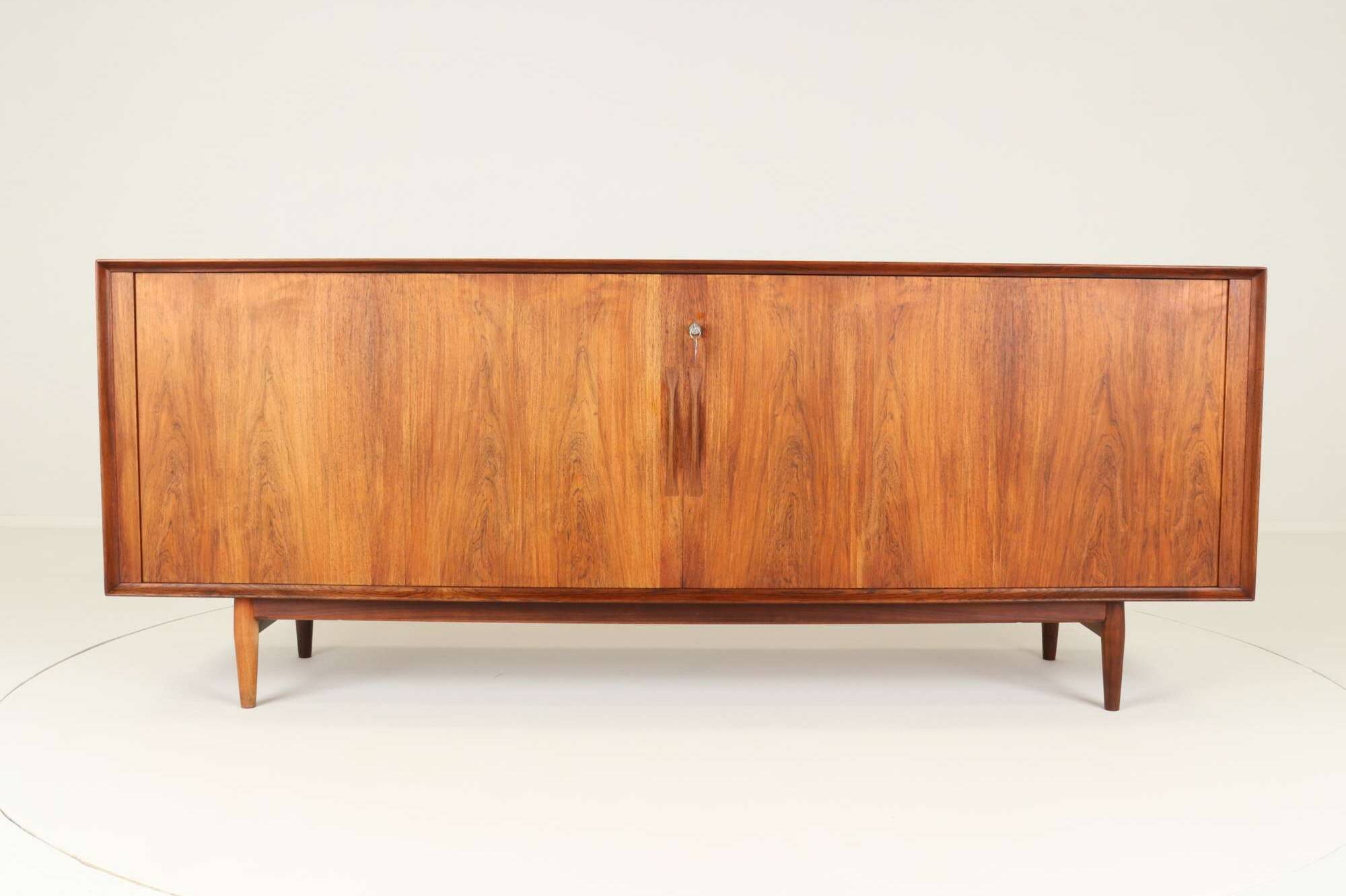 Vooraanzicht sideboard arne vodder rosewood